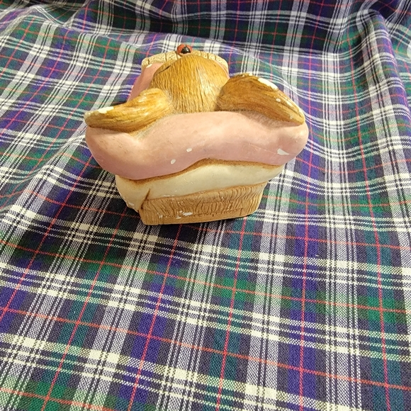 Pendelfin Wakey Figurine - Vintage Pendelfin Figurine - Wakey with Pink Blanket - Picture 3 of 6